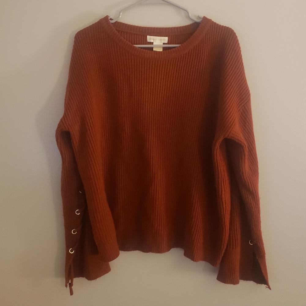 Laced Orange Sweater 🍊 😍